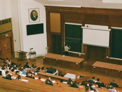 Suatu Indikasi Bahwa Hukum Fisika Kita Tidak Berlaku Di “Sana”